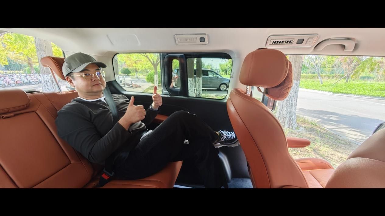 能躺平 空间大到想怎么用就这么用不朽情缘游戏入口锐胜M8第三排都(图6)